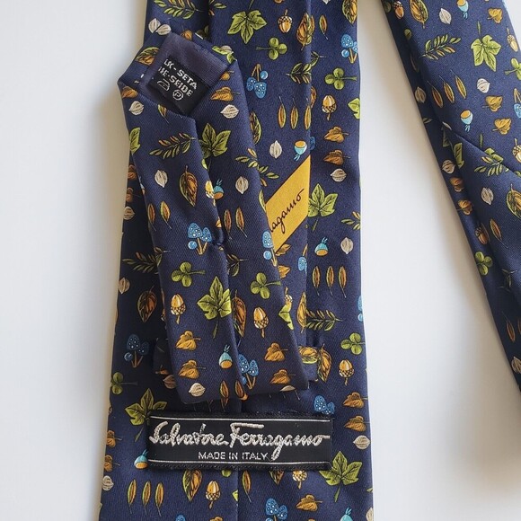 Salvatore Ferragamo 100% Silk Tie Leaves Mushroom Acorn Blue Made in Italy - Picture 10 of 13